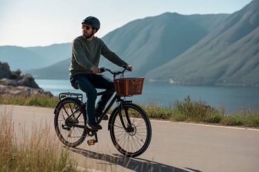 Güneş Paneli ile Elektrikli Bisikletler için Şarj İstasyonu Kurulumu ve Uygulama Rehberi